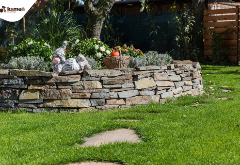 Obľúbené kamene v záhrade : andezit, bridlica, travertín a žula