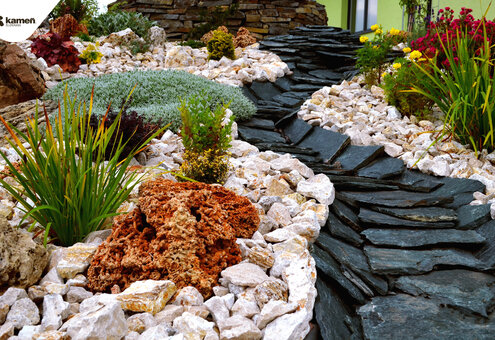 Okrasné prírodné kamene do záhrady