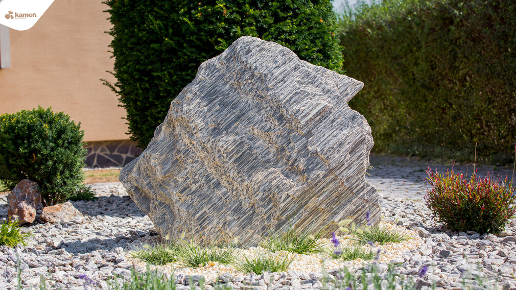 Solitér kamenná kôra v skalke