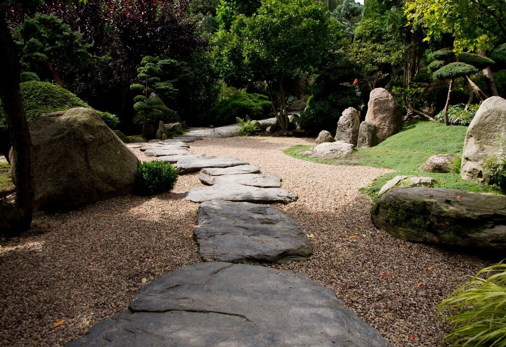 Okrasné kamene v záhrade