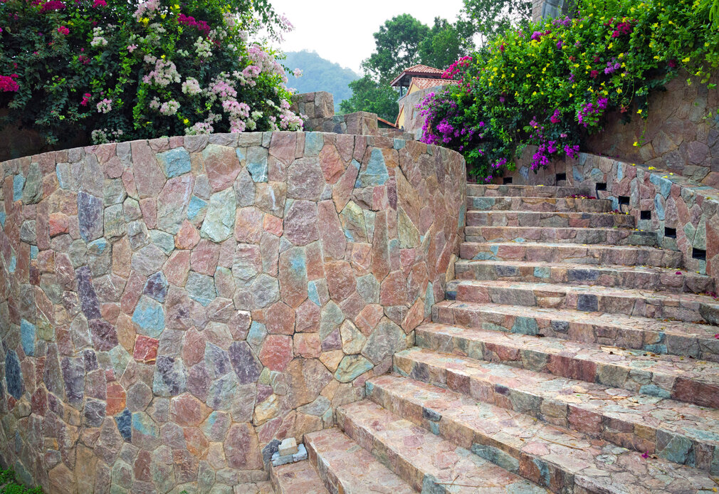 Prírodný dizajn schodov - dlažba na schody