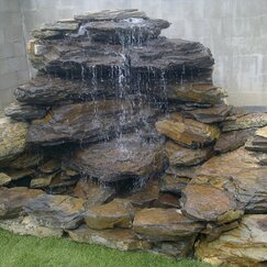Záhradná fontána z andezitových kameňov