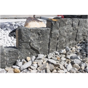Žula Z95 kamenná palisáda