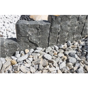 Žula Z95 kamenná palisáda