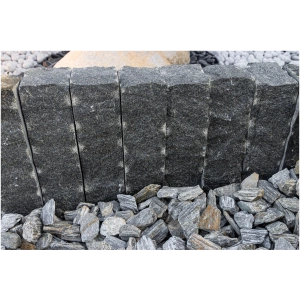 Žula Z95 kamenná palisáda