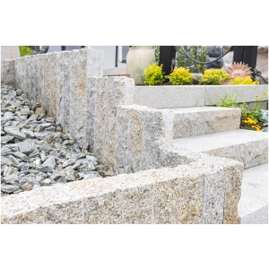 Žula Z25 kamenná palisáda