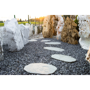 Gneis G85 nášľapné kamene